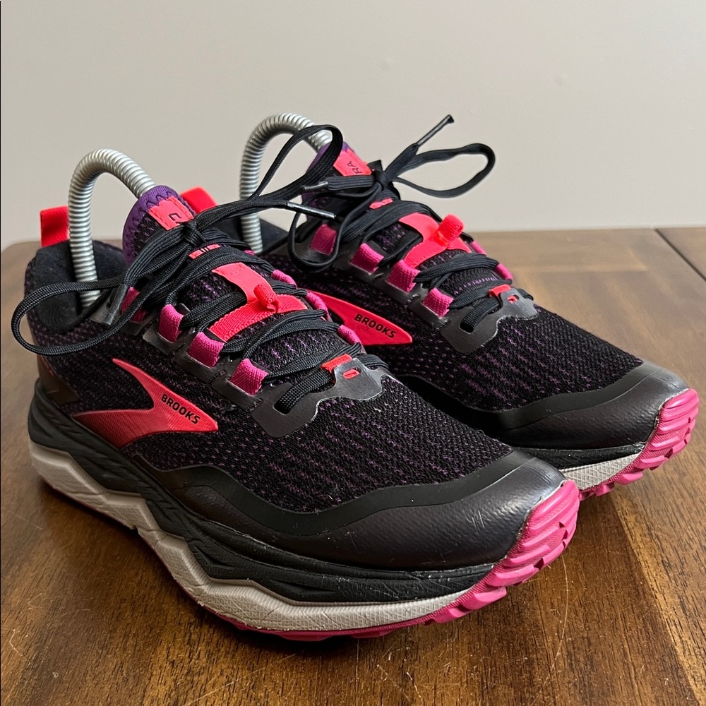 Brooks Caldera 5 Purple and Pink Athletic Running Shoes Womens Size 7.5 - Picture 2 of 14